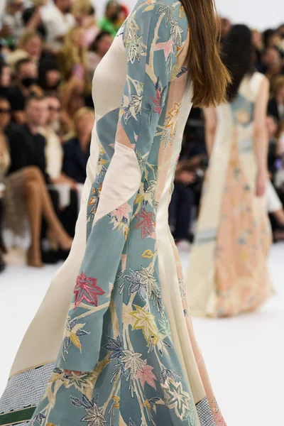 Look 25